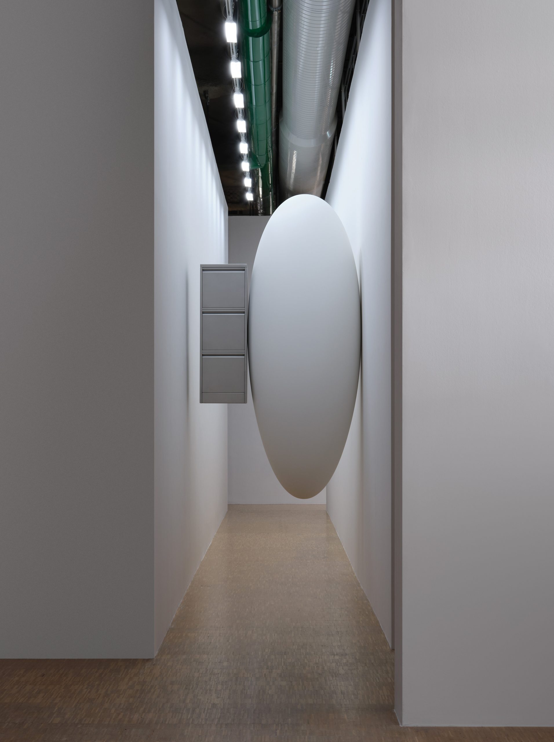 Resin, fiberglass, paint, stainless steel, Prix Marcel Duchamp, Centre Pompidou, 2023, photo : Bertrand Prévot